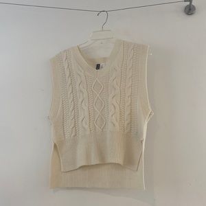 H&M sweater vest women’s size extra small.
